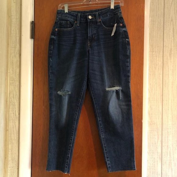 NWT Old Navy High Rise Curvy OG Straight, Secret-Slim Pocket Jeans Sz 4 Petite - Picture 1 of 12